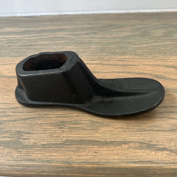 CAST IRON Cobbler Shoe - Picture 2 of 6